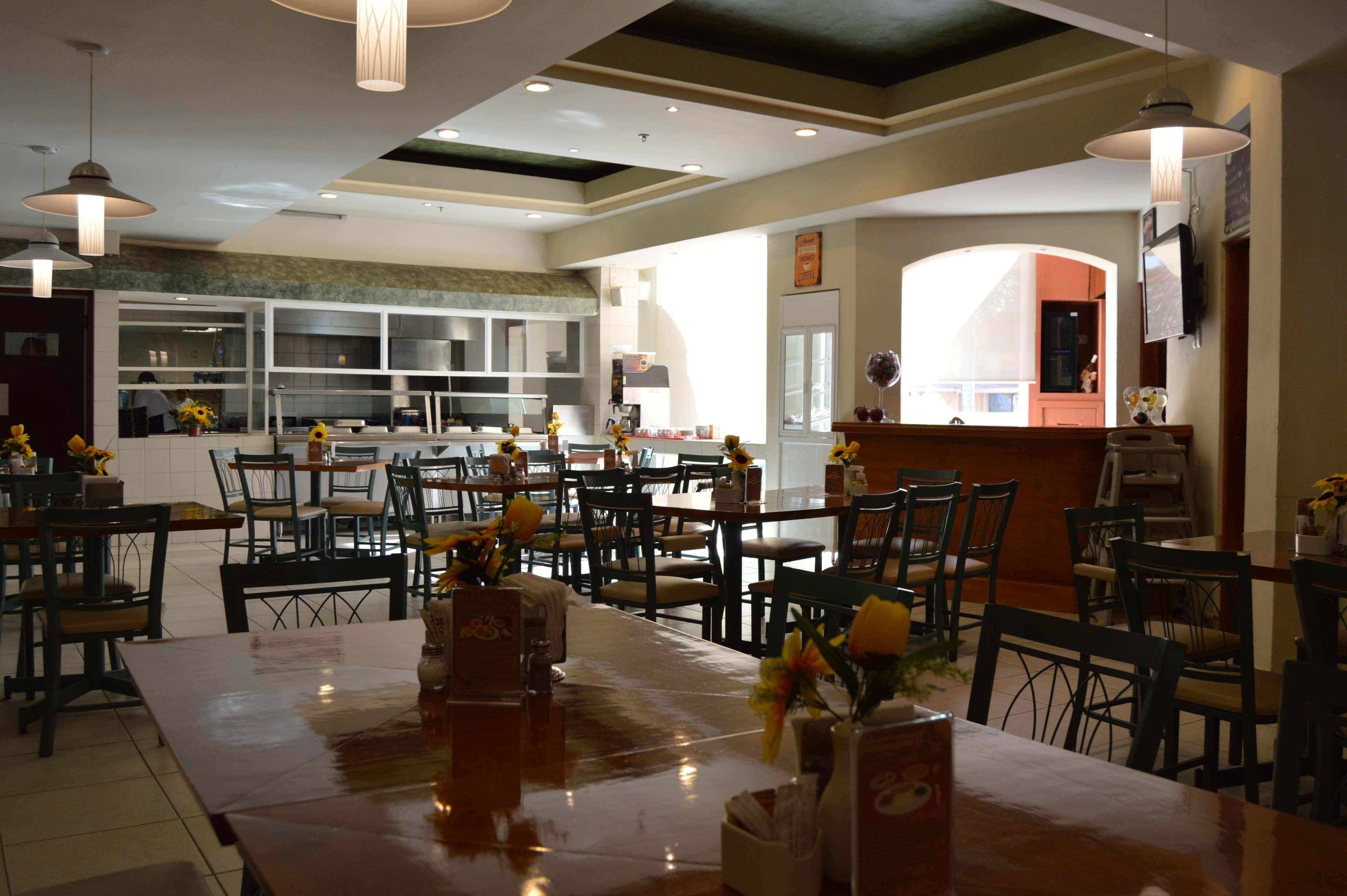 Best Western Bazarell Inn Montemorelos Eksteriør bilde