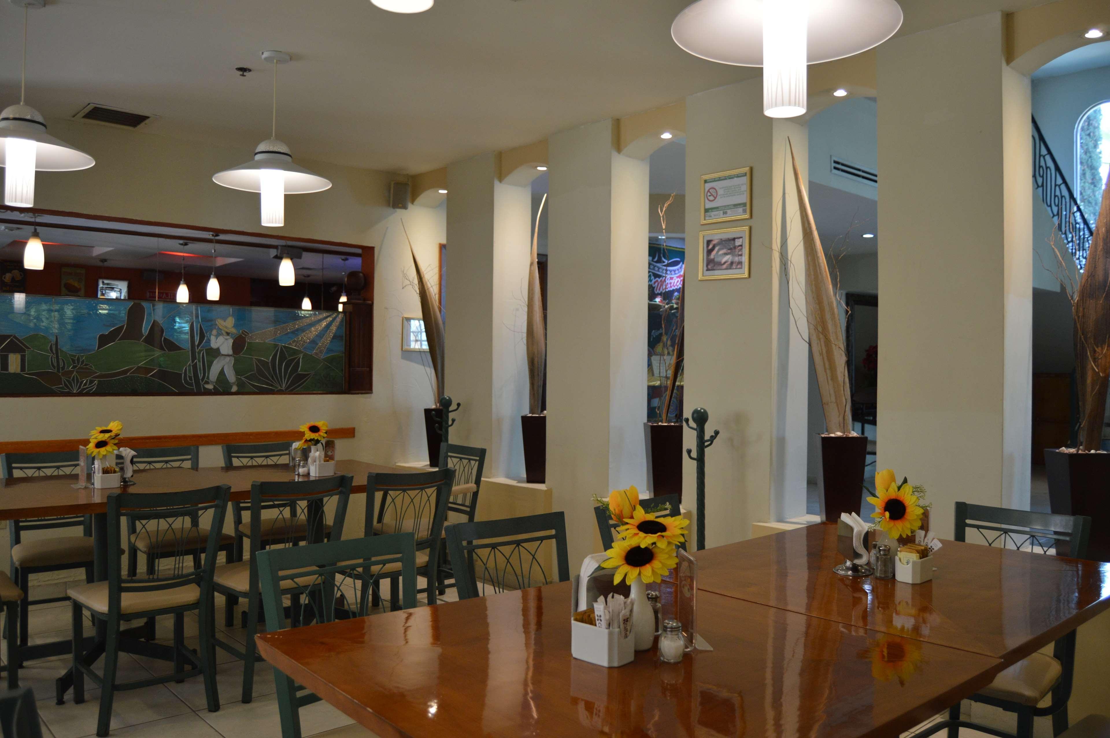 Best Western Bazarell Inn Montemorelos Eksteriør bilde
