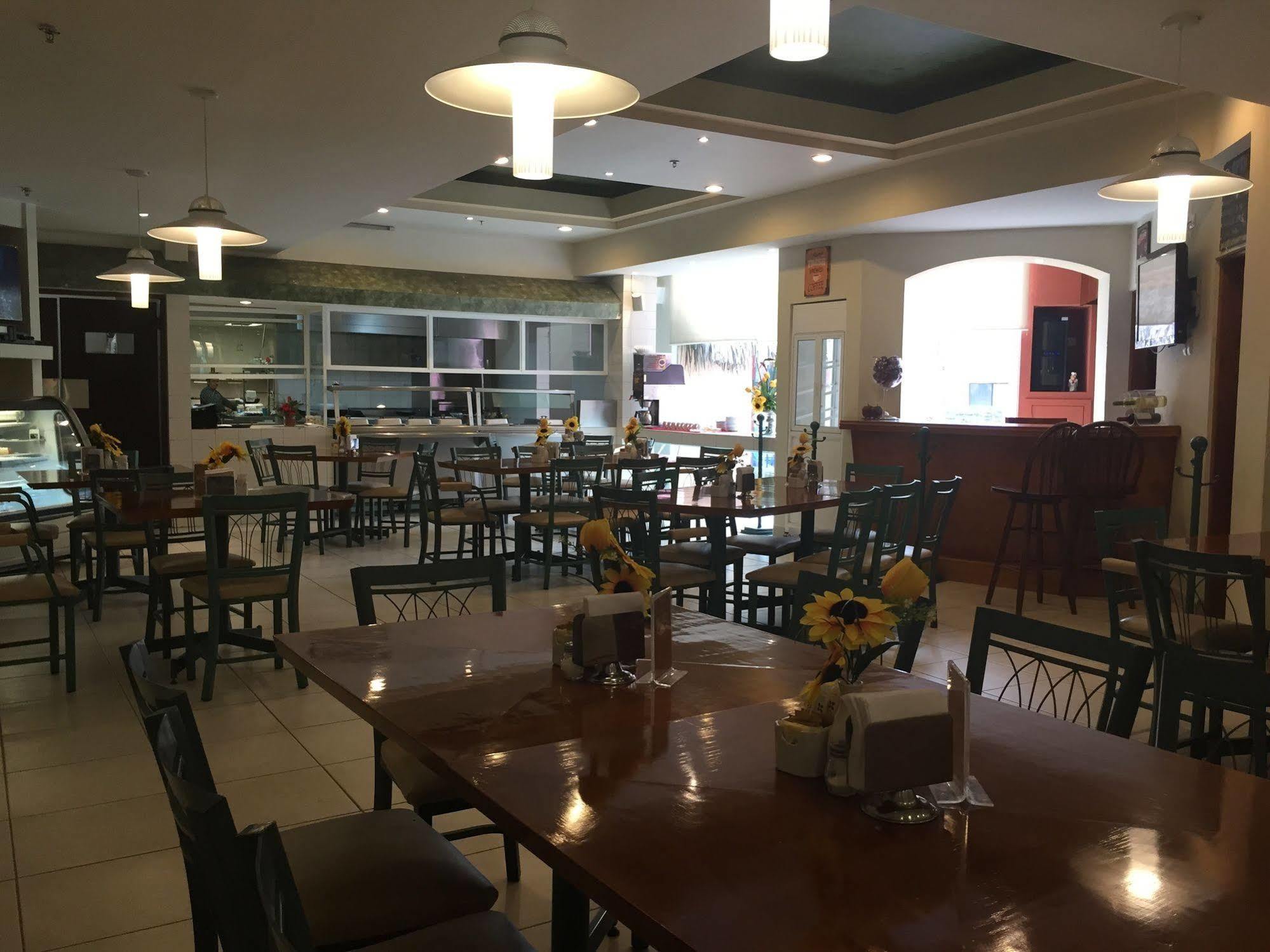 Best Western Bazarell Inn Montemorelos Eksteriør bilde